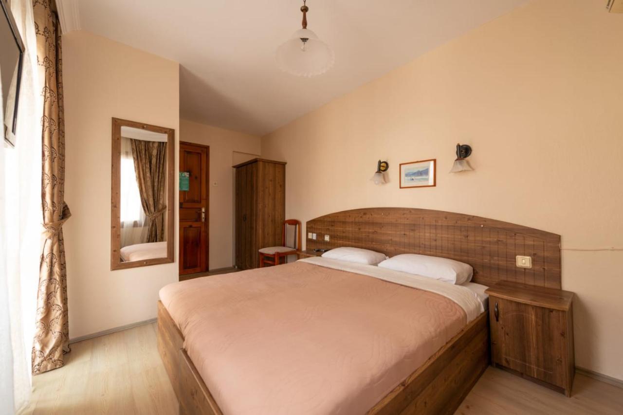 Lımon Otel Foça Exterior foto